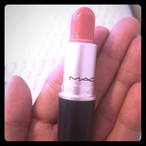 MAC Cremesheen - Ravishing lipstick